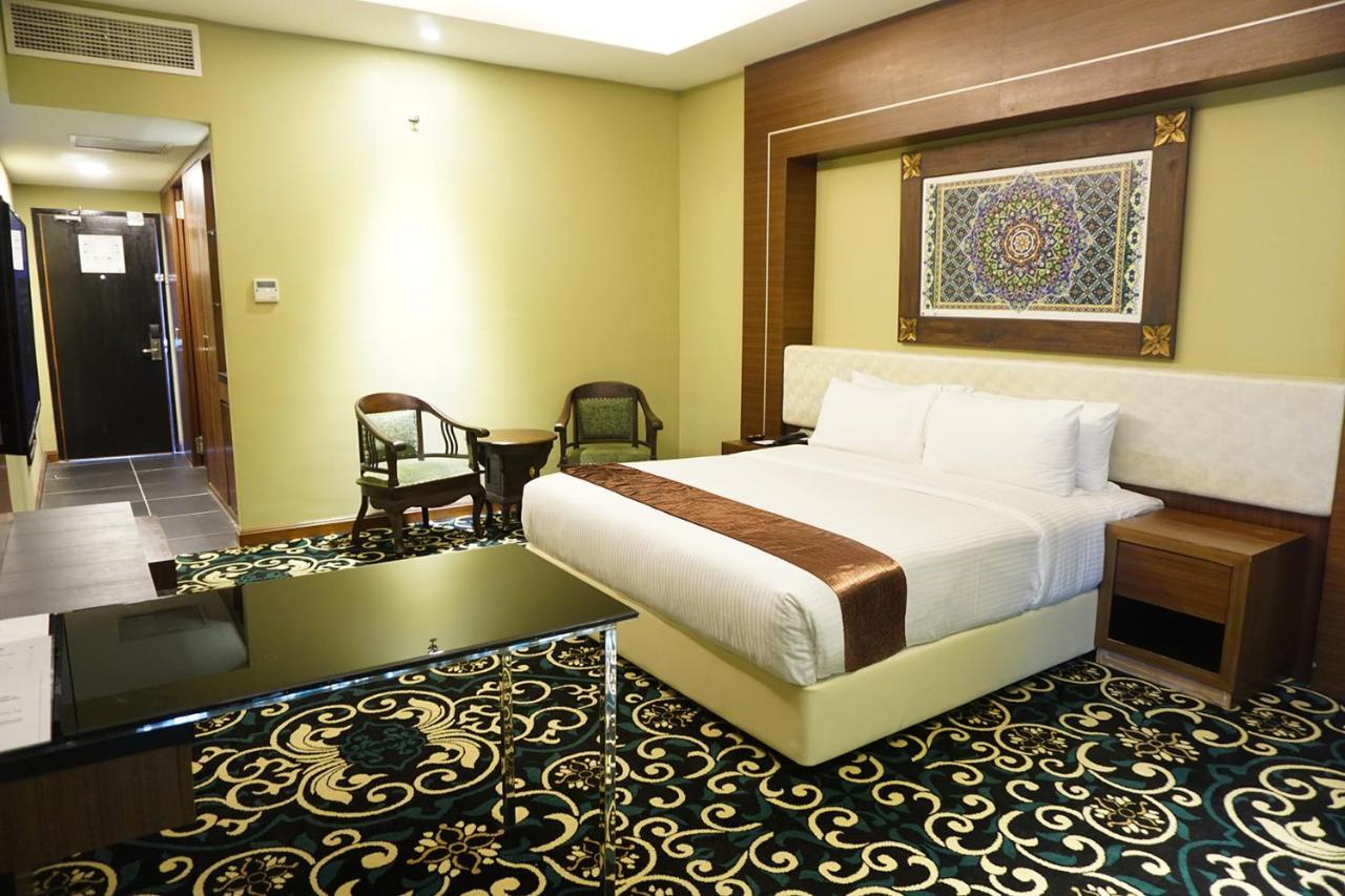 Mudzaffar Hotel Malacca Bagian luar foto